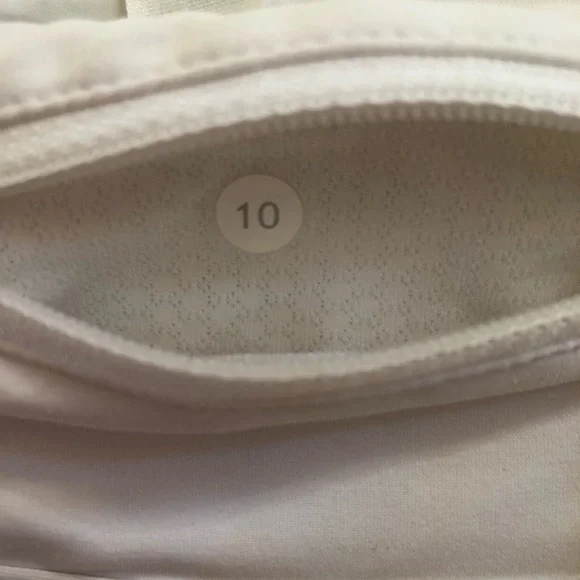 NWT  Lululemon Speed Shorts HTF Rare size 10 - Picture 4 of 4